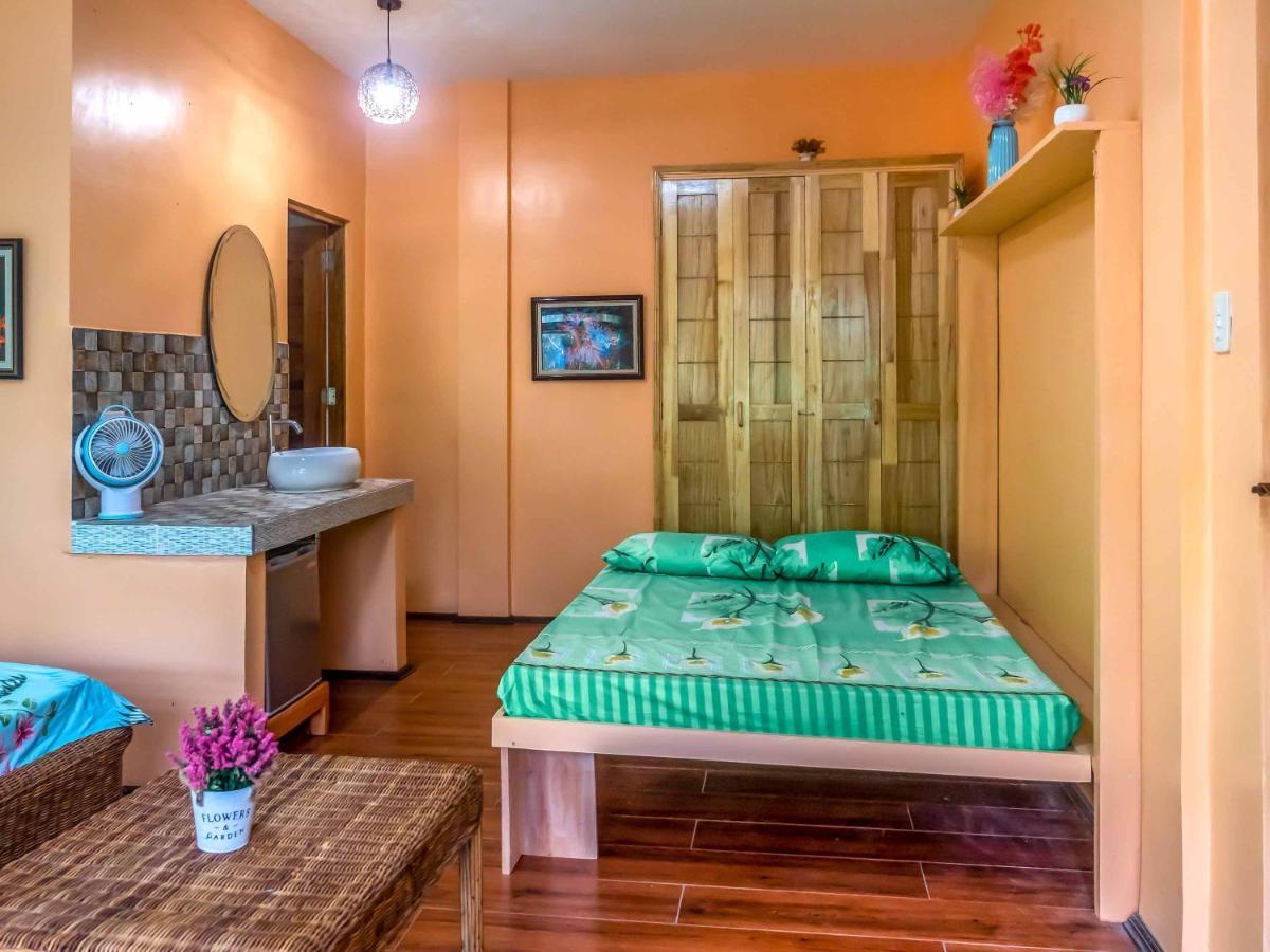 Blue Moon Guesthouse Puerto Princesa Εξωτερικό φωτογραφία